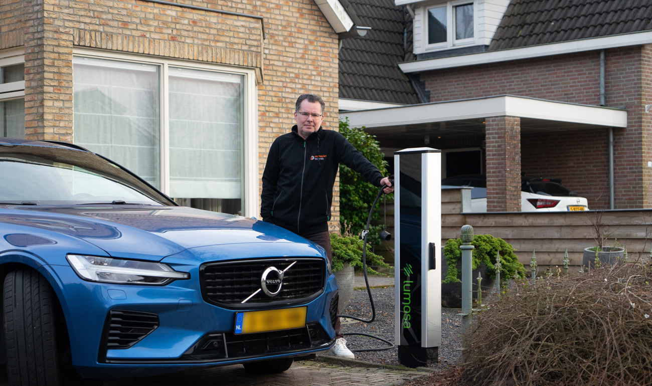Frank Broeren bij Lumosa TRACK laadpaal voor woning