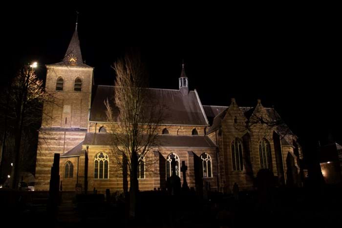 Led verlichting | Publieke verlichting zijkant kerk Sint Lambertuskerk Rosmalen