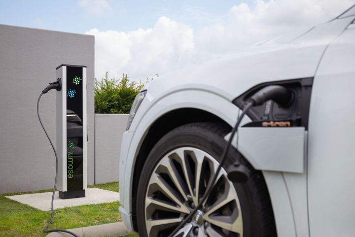 Lumosa energie producten | zakelijke laadpaal met Audi E-tron