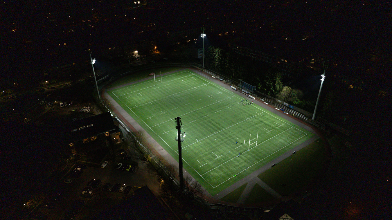 Campo de râguebi com iluminação LED Lumosa