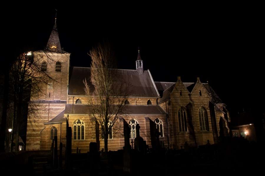 Led verlichting | publieke verlichting zijaanzicht Sint Lambertuskerk Rosmalen kerk